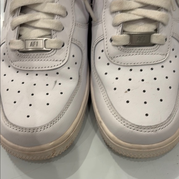 Nike Air Force 1 Women’s Triple White Sneakers 8.5 MINT CONDITION - Picture 8 of 9